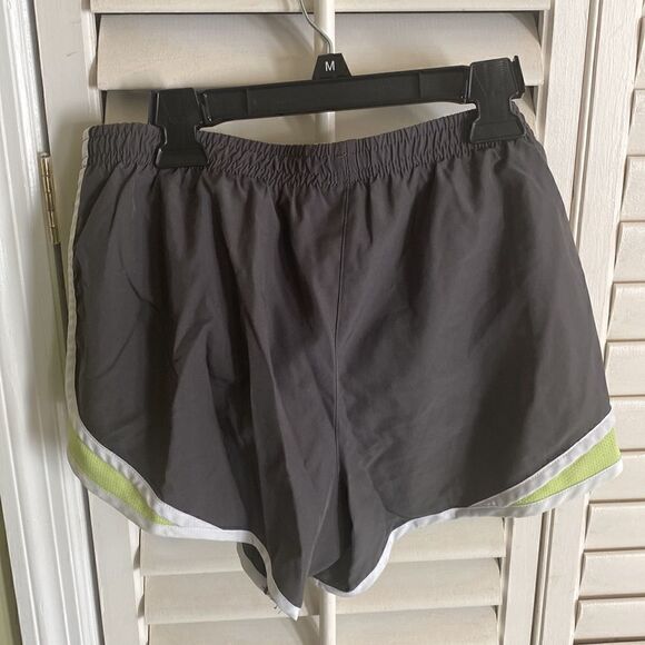 Arizona active shorts with mesh lining & inside pocket. Woman’s M. Worn Once. - Picture 3 of 4